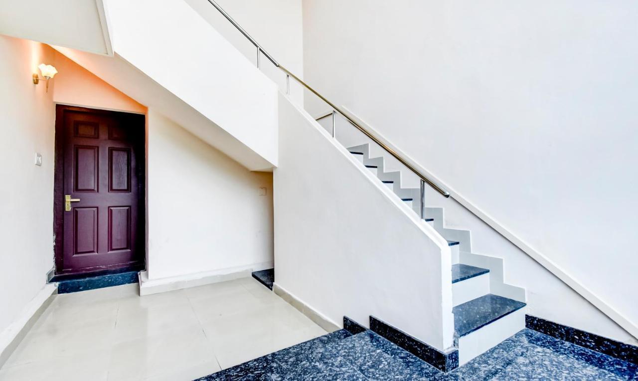 Aspire Maradu Hotel Kochi Bagian luar foto