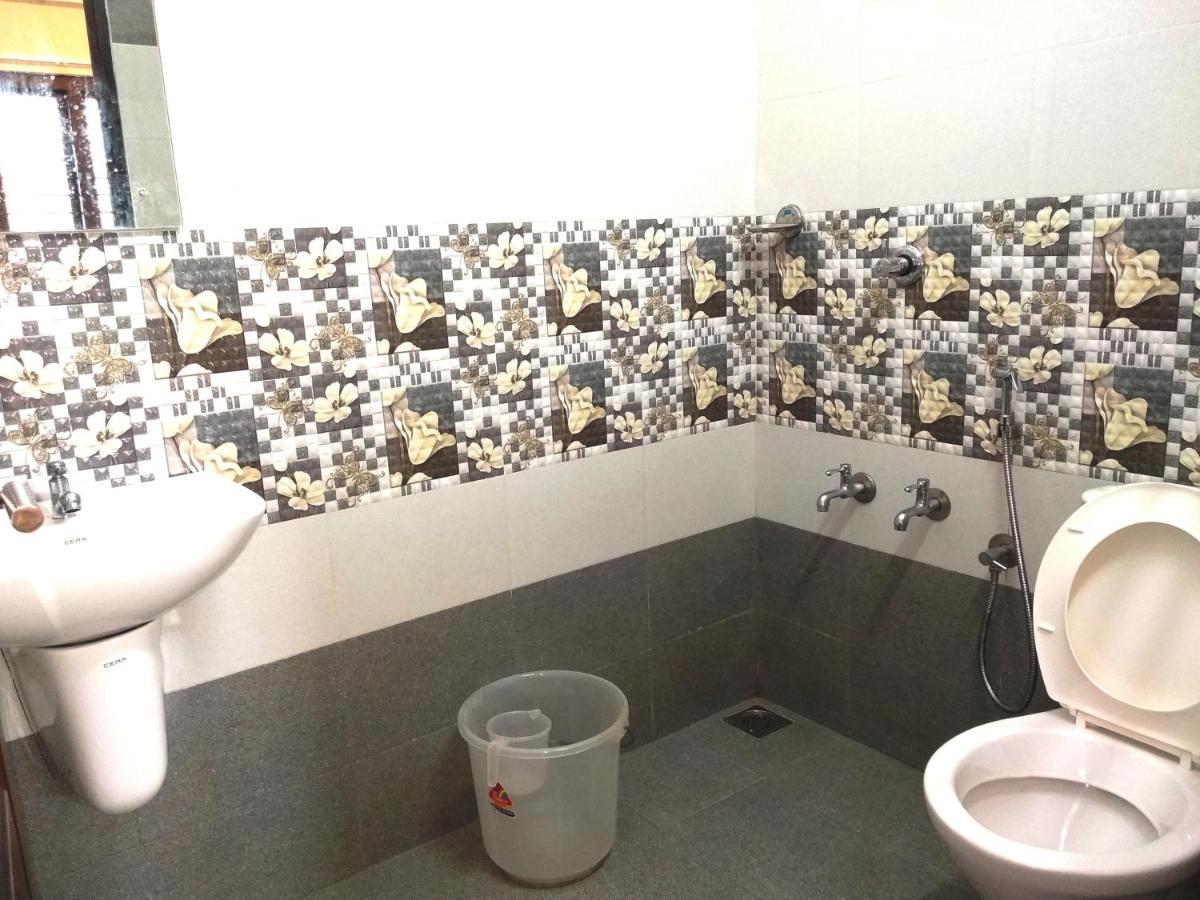Aspire Maradu Hotel Kochi Bagian luar foto