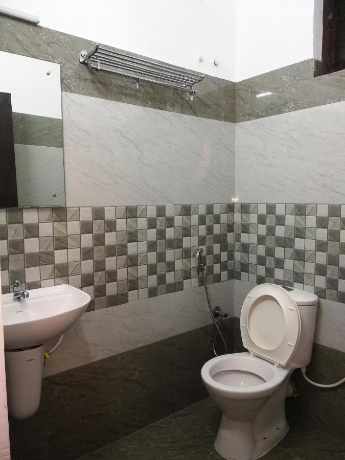 Aspire Maradu Hotel Kochi Bagian luar foto