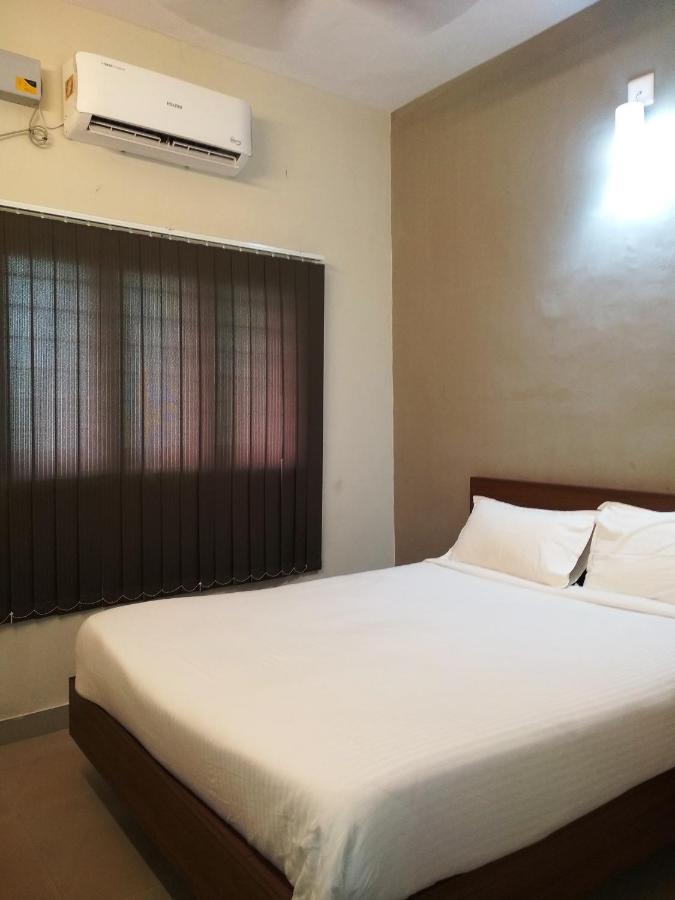 Aspire Maradu Hotel Kochi Bagian luar foto